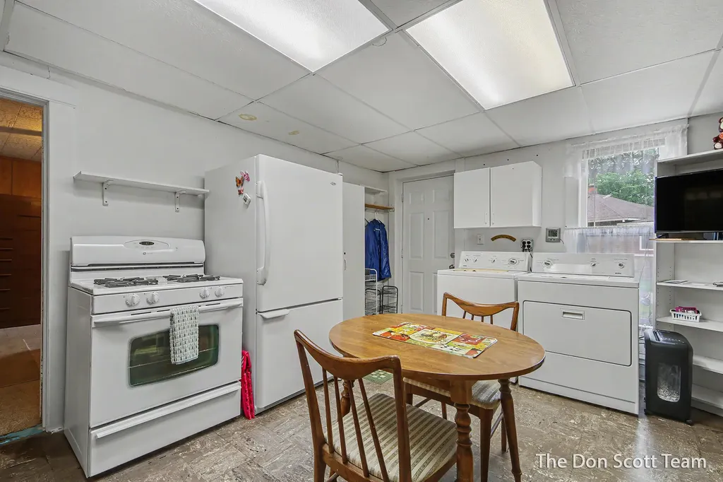 12402 Crockery Creek Drive Ravenna Village MI 49451