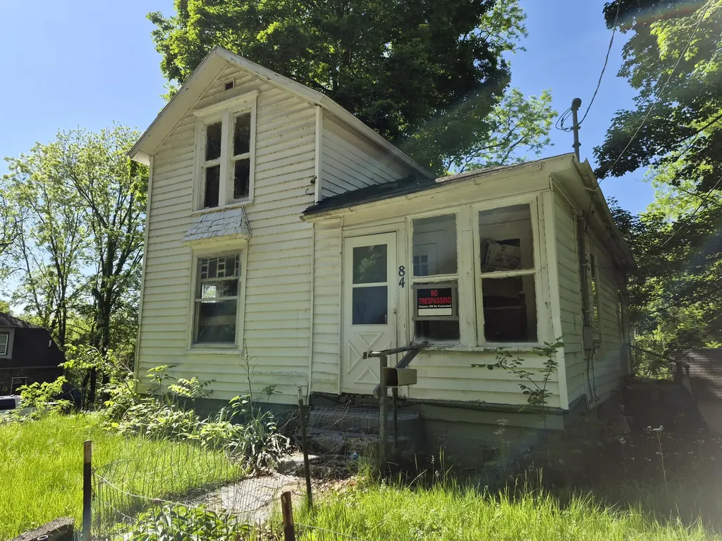 84 E Burnham Street E Battle Creek City MI 49015