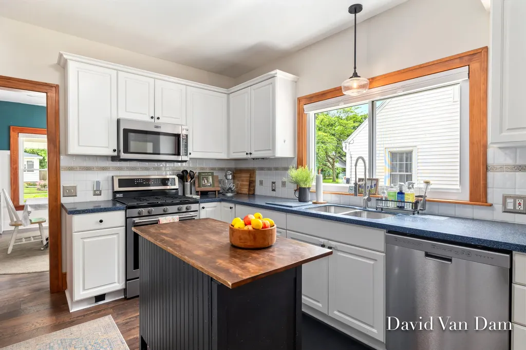 2433 Wyoming Avenue SW Wyoming City MI 49519