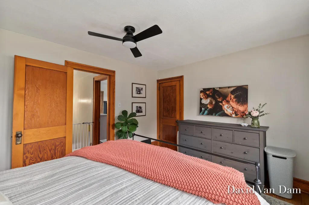 2433 Wyoming Avenue SW Wyoming City MI 49519