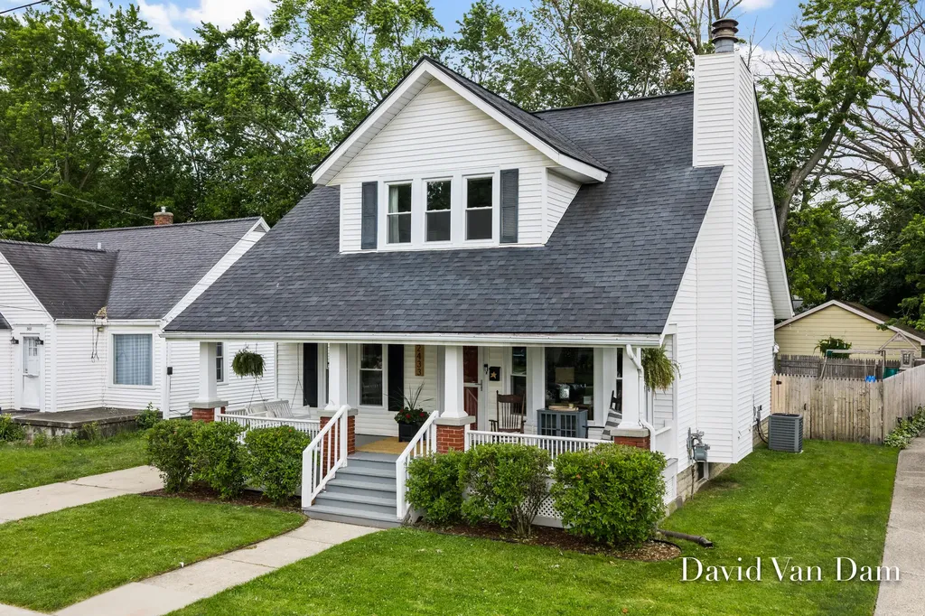 2433 Wyoming Avenue SW Wyoming City MI 49519