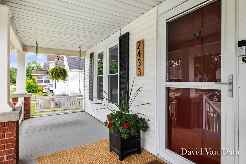 2433 Wyoming Avenue SW Wyoming City MI 49519