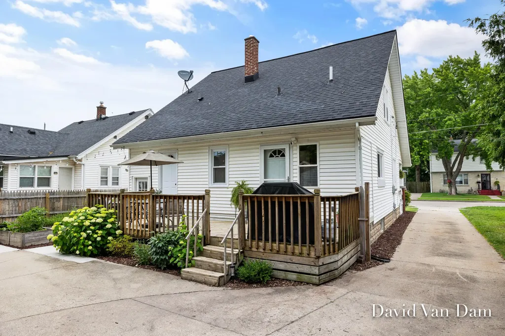 2433 Wyoming Avenue SW Wyoming City MI 49519
