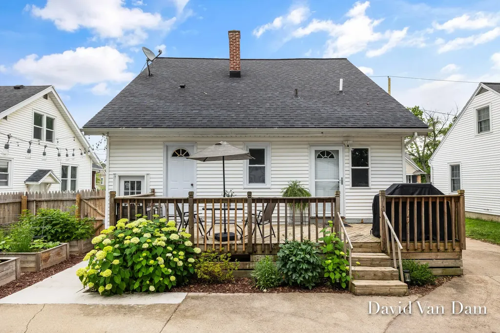 2433 Wyoming Avenue SW Wyoming City MI 49519