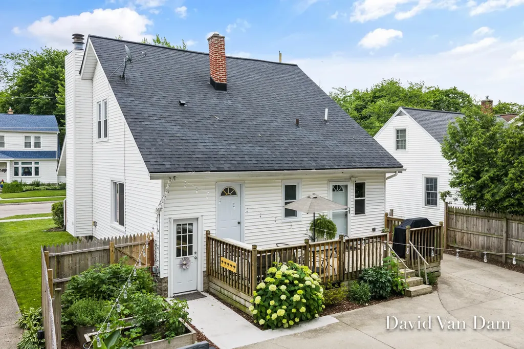 2433 Wyoming Avenue SW Wyoming City MI 49519