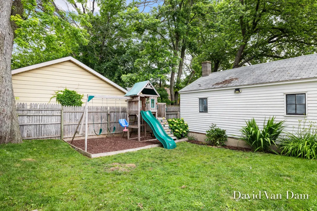 2433 Wyoming Avenue SW Wyoming City MI 49519