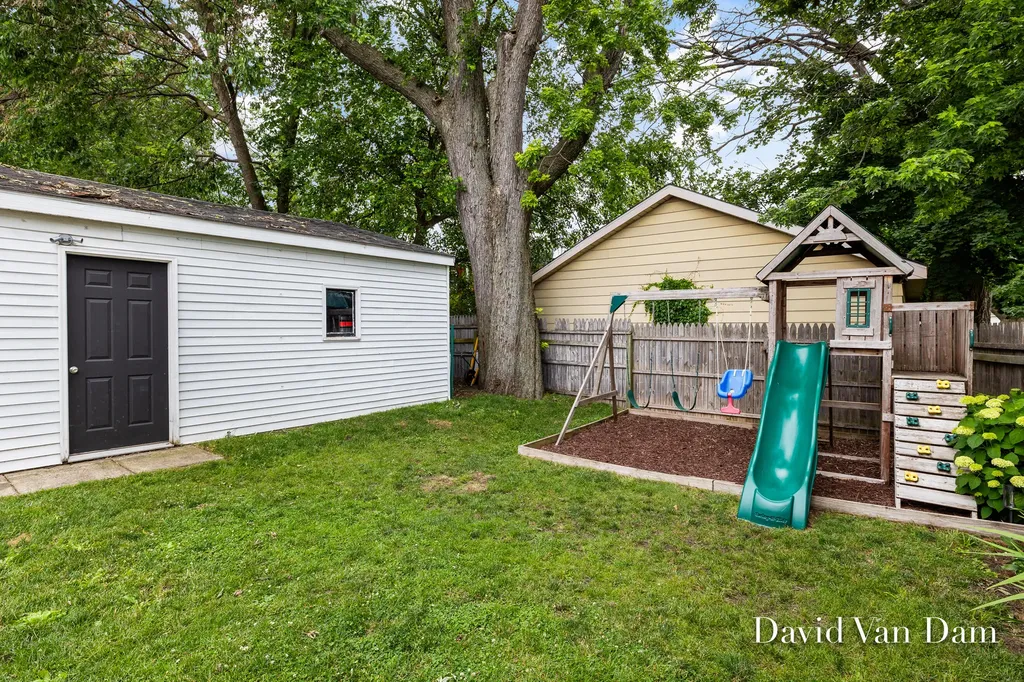2433 Wyoming Avenue SW Wyoming City MI 49519