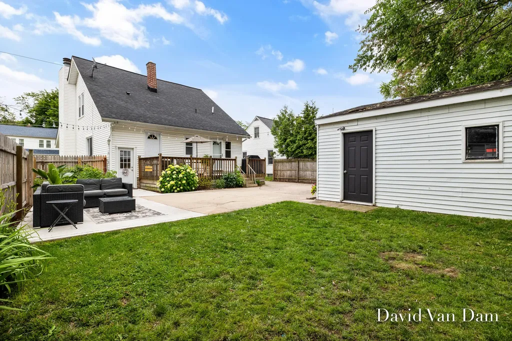 2433 Wyoming Avenue SW Wyoming City MI 49519