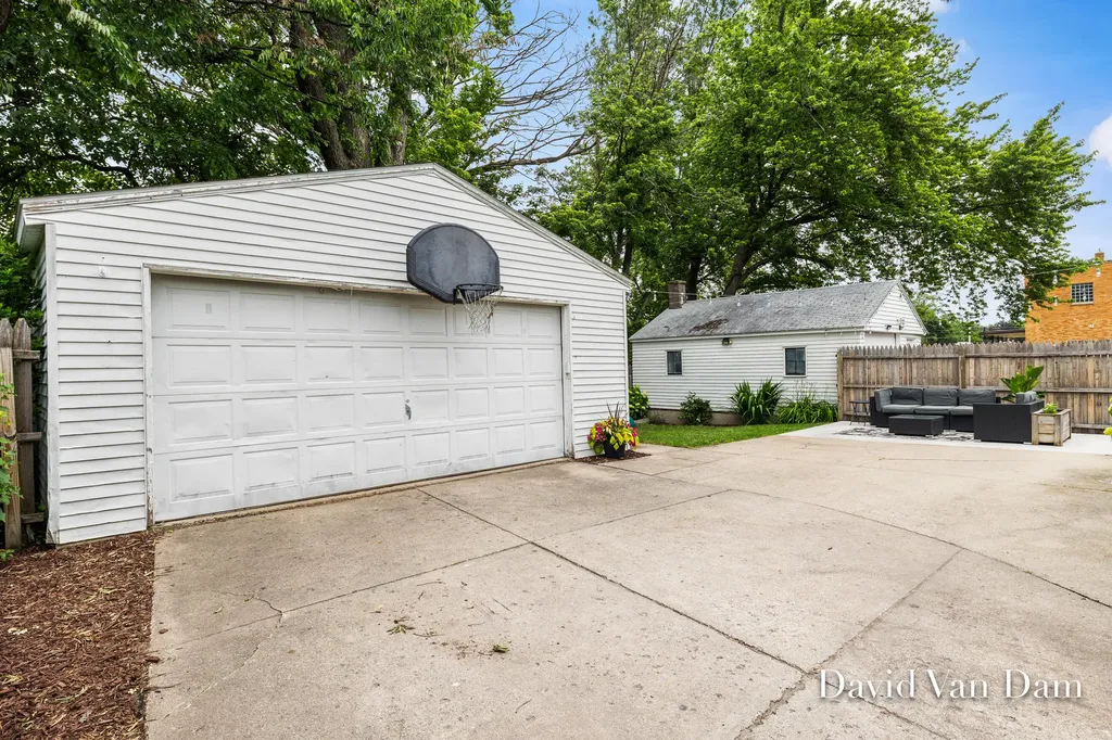 2433 Wyoming Avenue SW Wyoming City MI 49519
