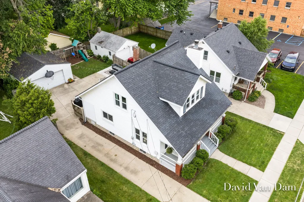 2433 Wyoming Avenue SW Wyoming City MI 49519