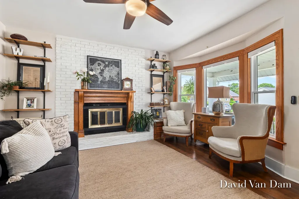 2433 Wyoming Avenue SW Wyoming City MI 49519