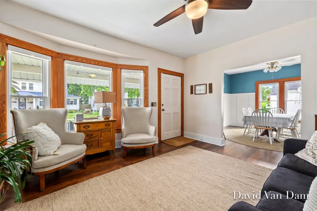 2433 Wyoming Avenue SW Wyoming City MI 49519