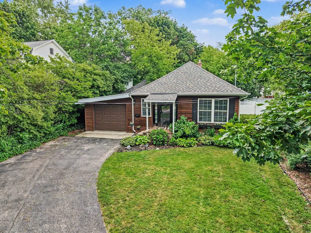 1100 Breton Road SE East Grand Rapids City MI 49506