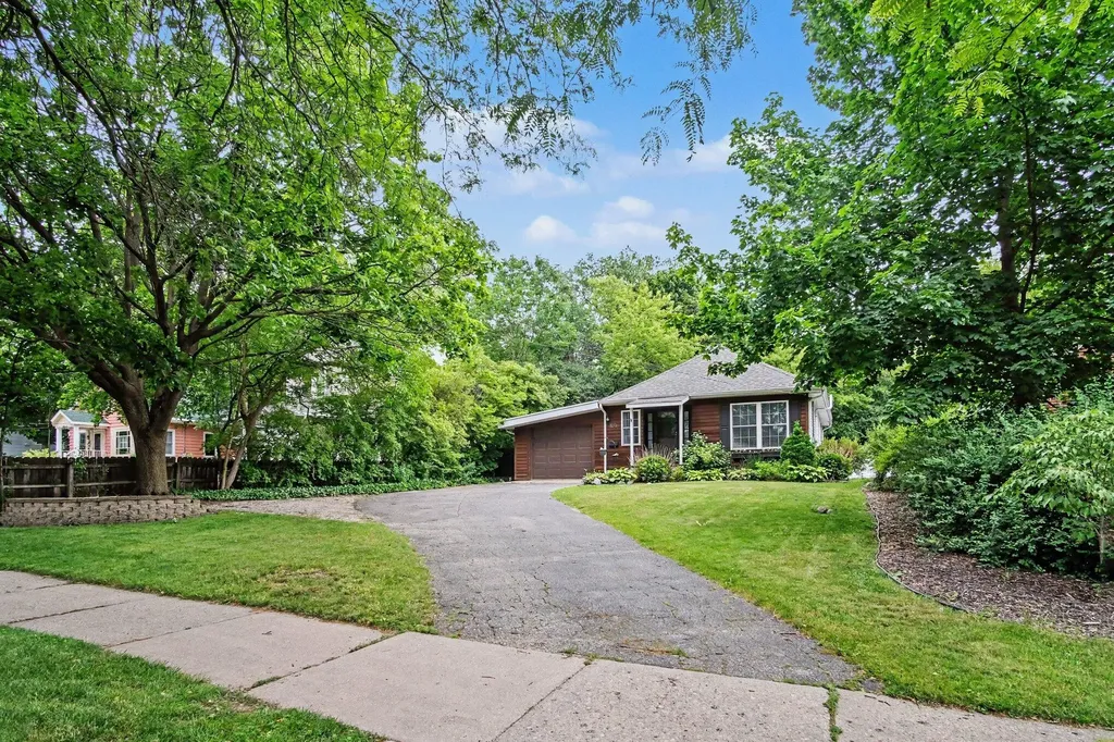 1100 Breton Road SE East Grand Rapids City MI 49506