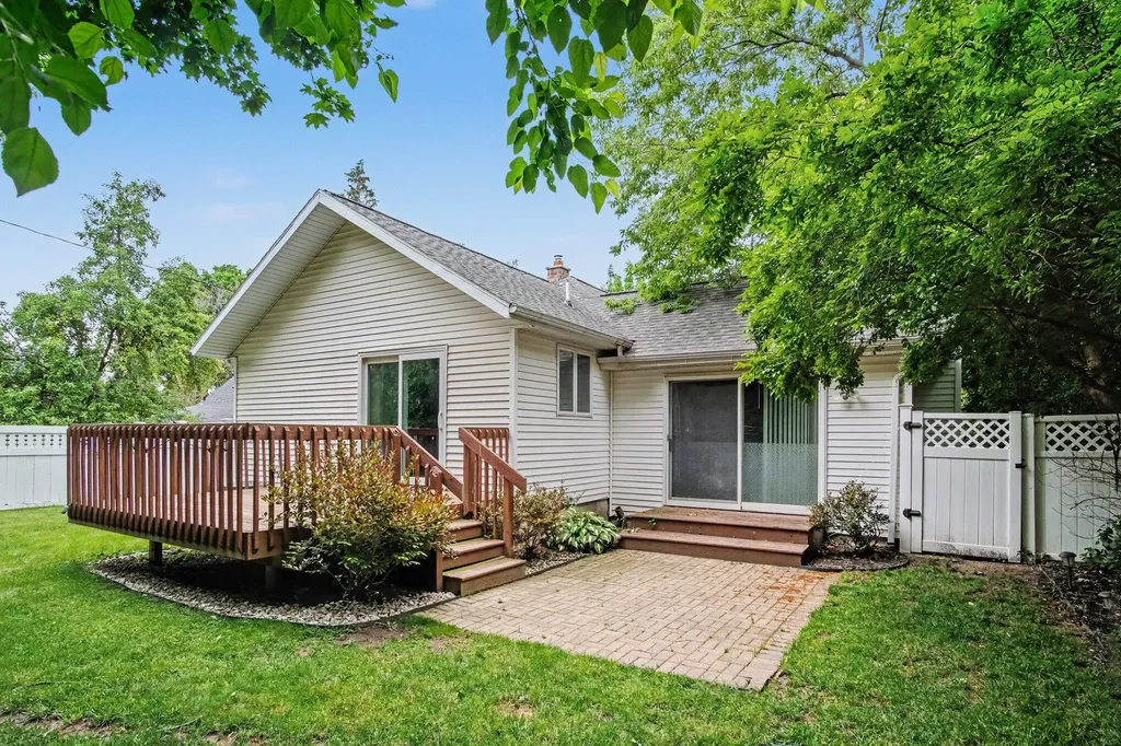1100 Breton Road SE East Grand Rapids City MI 49506