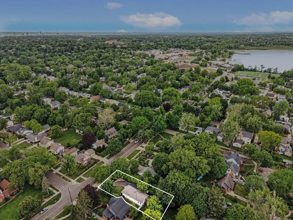 1100 Breton Road SE East Grand Rapids City MI 49506