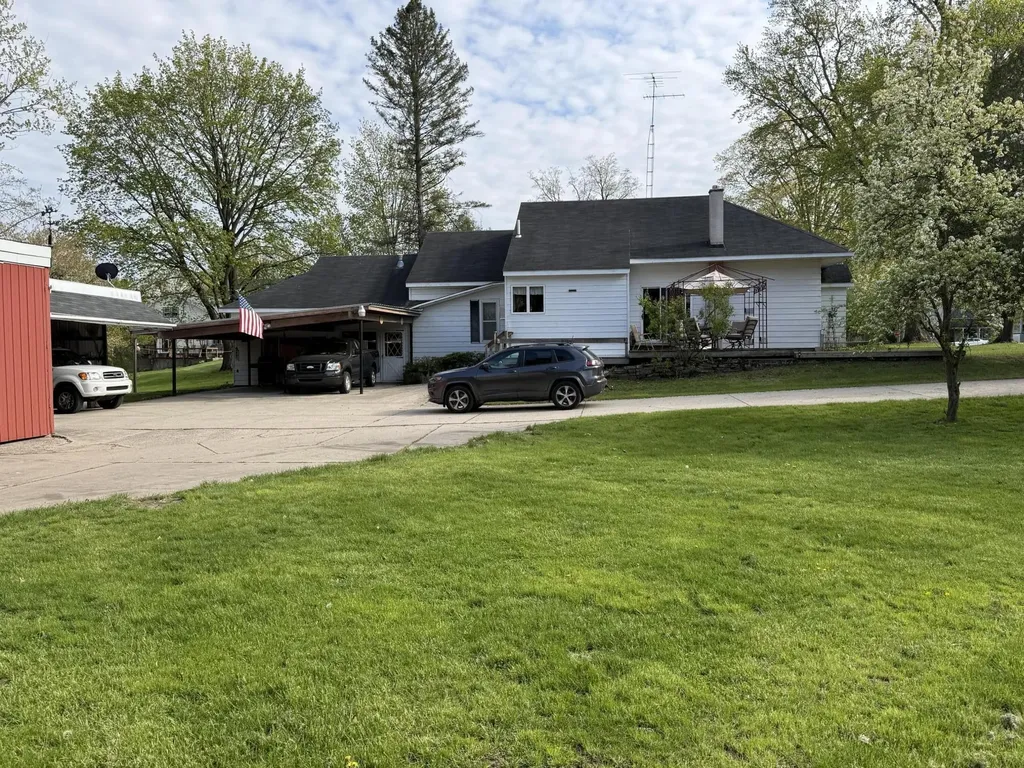 122 N Sherman Street Unknown City MI 49329