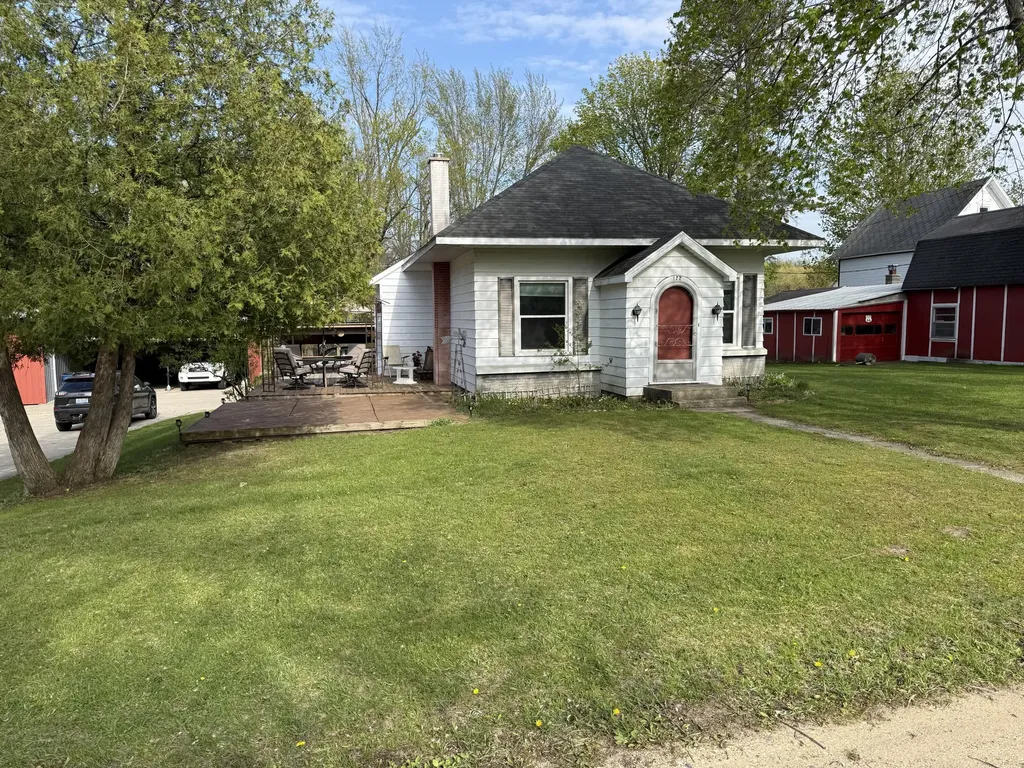 122 N Sherman Street Unknown City MI 49329