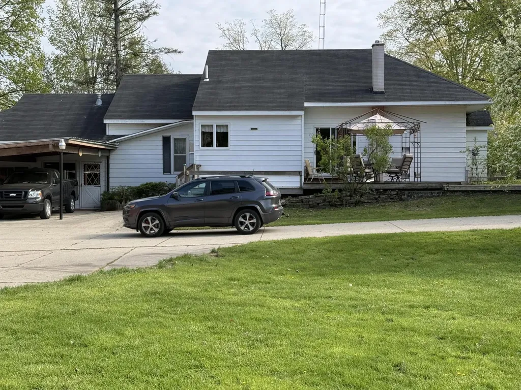 122 N Sherman Street Unknown City MI 49329