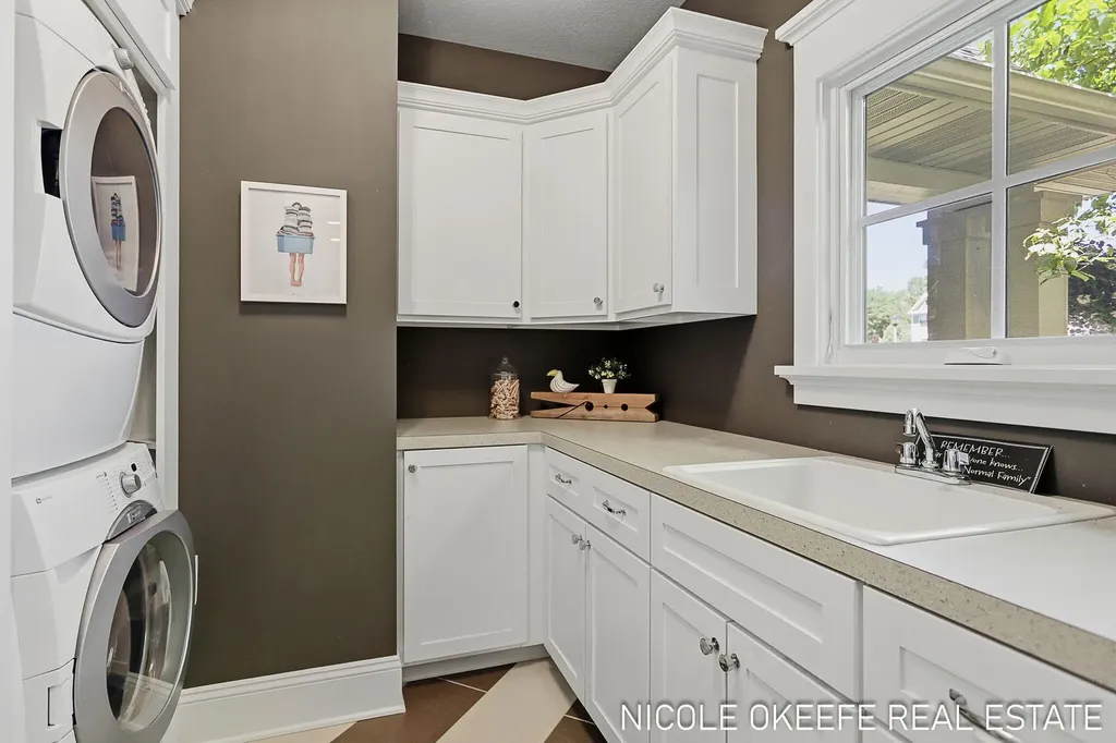 566 Stonehenge Drive SW Georgetown Charter Township MI 49418
