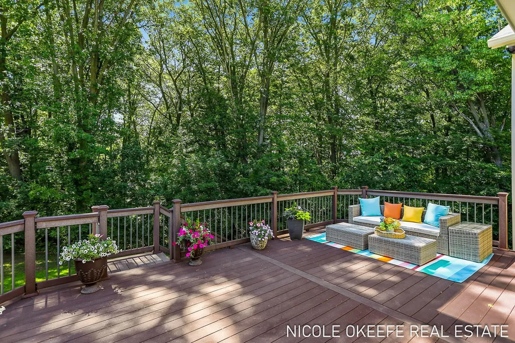 566 Stonehenge Drive SW Georgetown Charter Township MI 49418