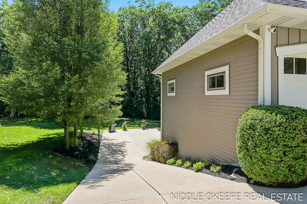 566 Stonehenge Drive SW Georgetown Charter Township MI 49418