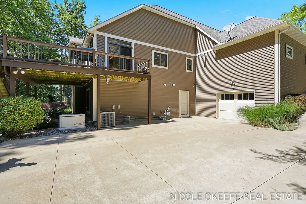 566 Stonehenge Drive SW Georgetown Charter Township MI 49418