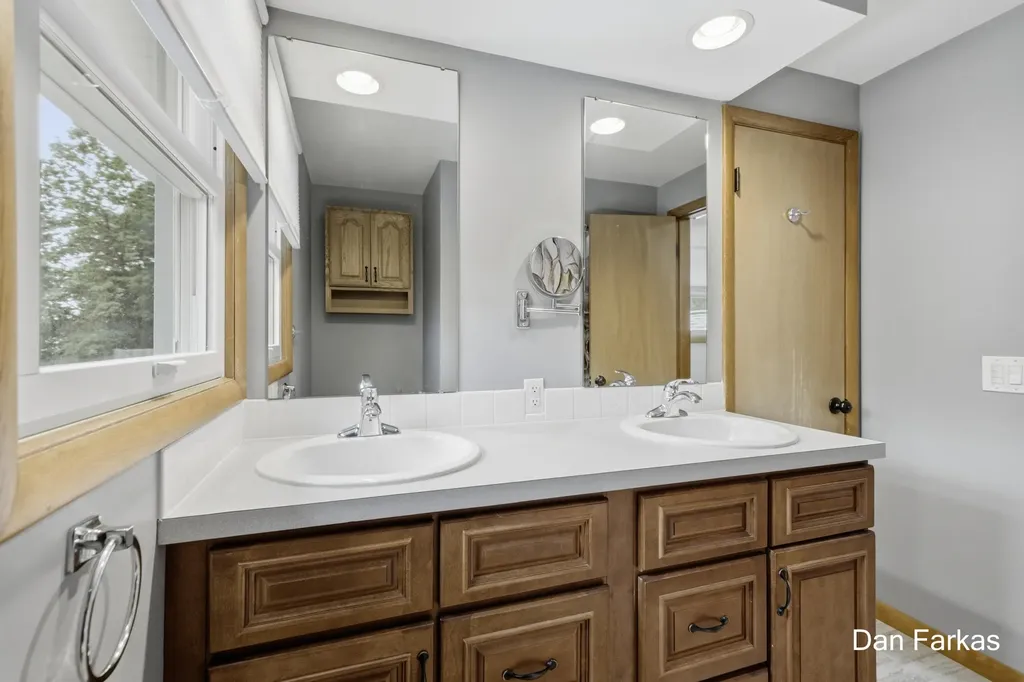4380 Knickerbocker Court SW Wyoming City MI 49519