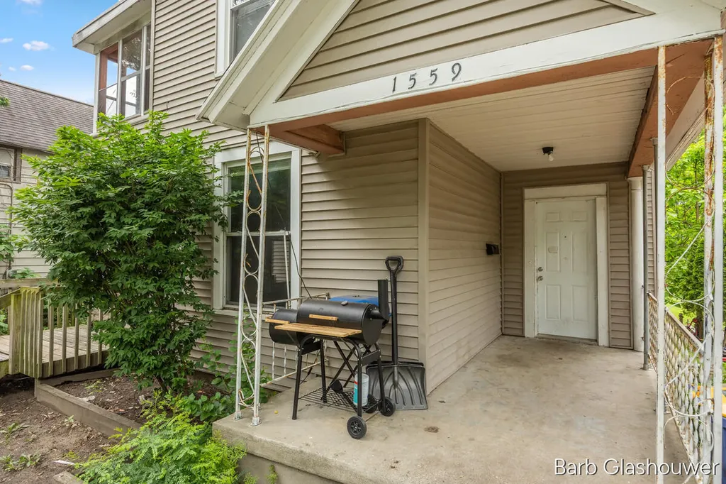 1559 Forrest Avenue NE Grand Rapids City MI 49505