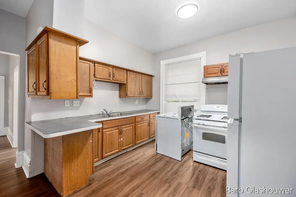 1559 Forrest Avenue NE Grand Rapids City MI 49505