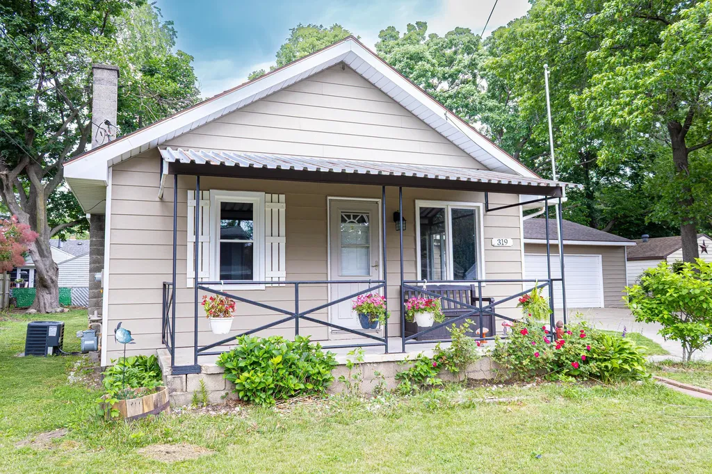 319 Holly Street SW Wyoming City MI 49548