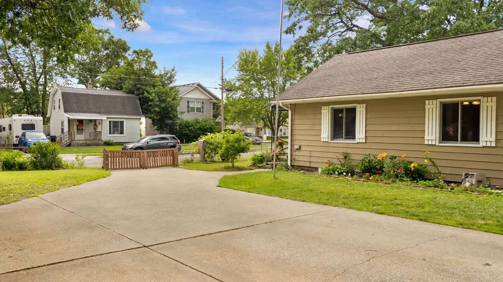 319 Holly Street SW Wyoming City MI 49548