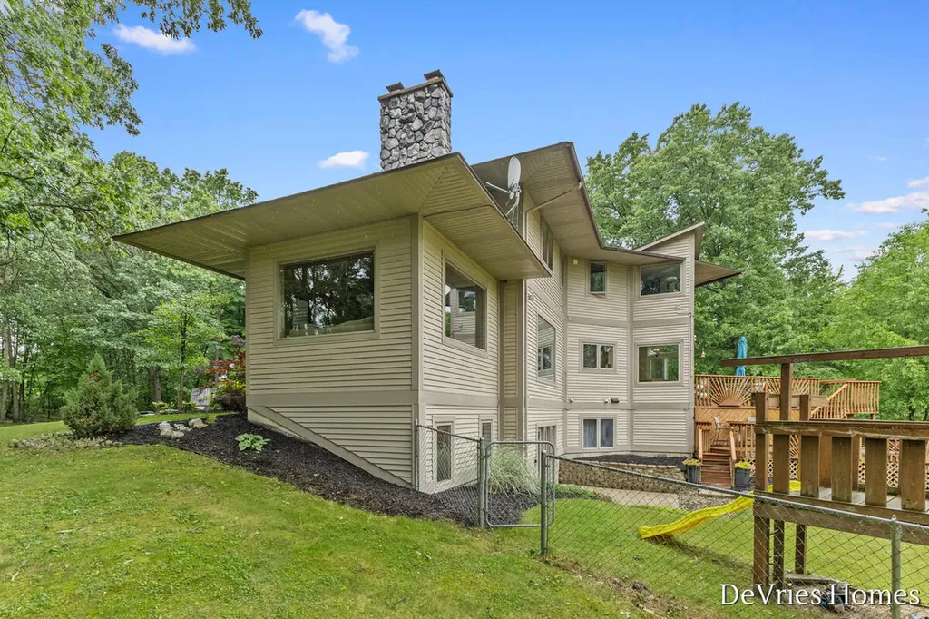 333 Fennessey Street SW Tallmadge Charter Township MI 49534