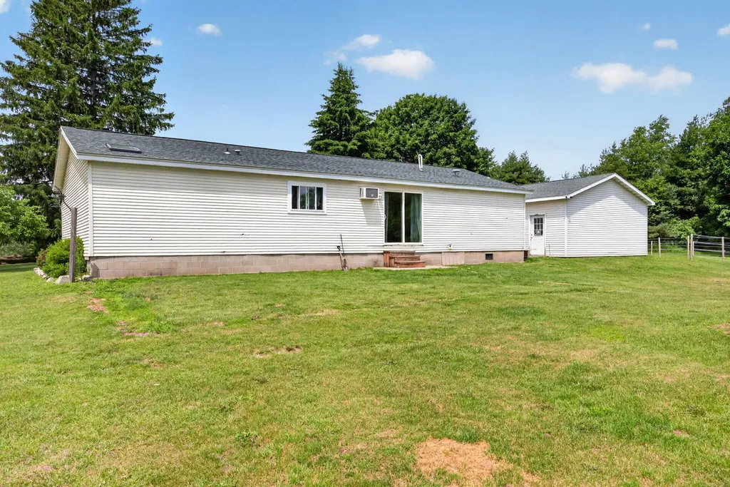 5110 N Cedar Lake Road NE Day Township MI 48829