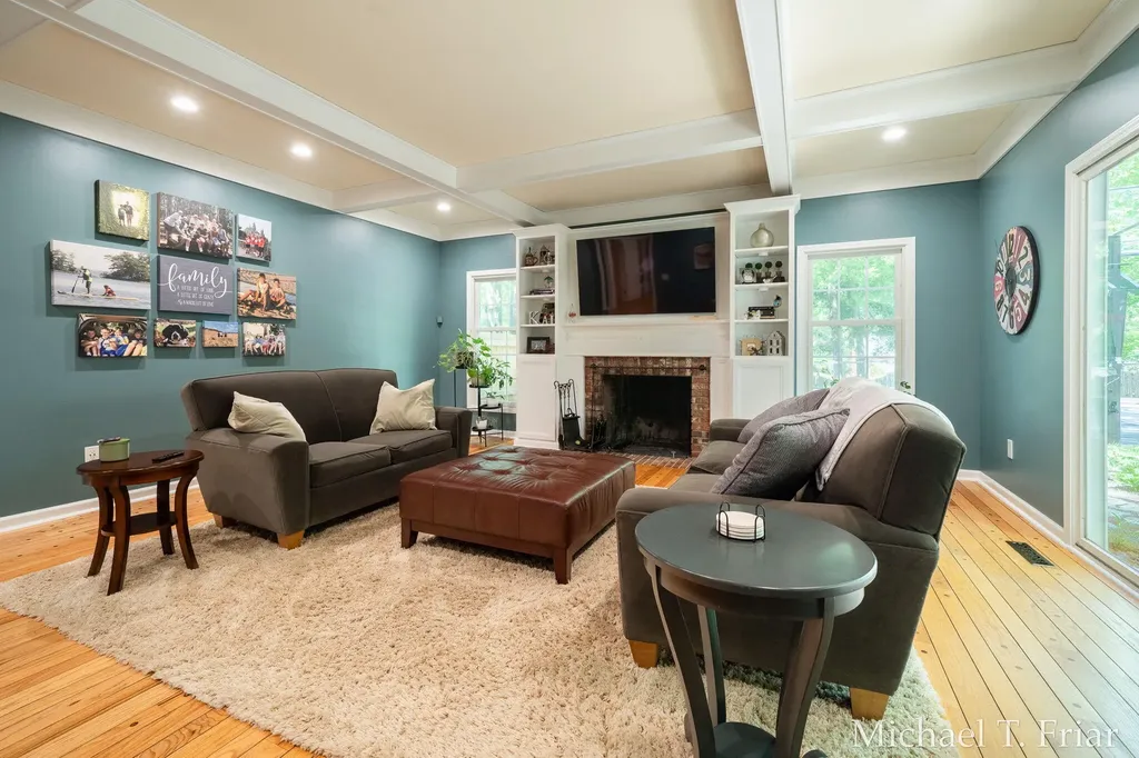 7421 Treeline Drive SE Cascade Charter Township MI 49546