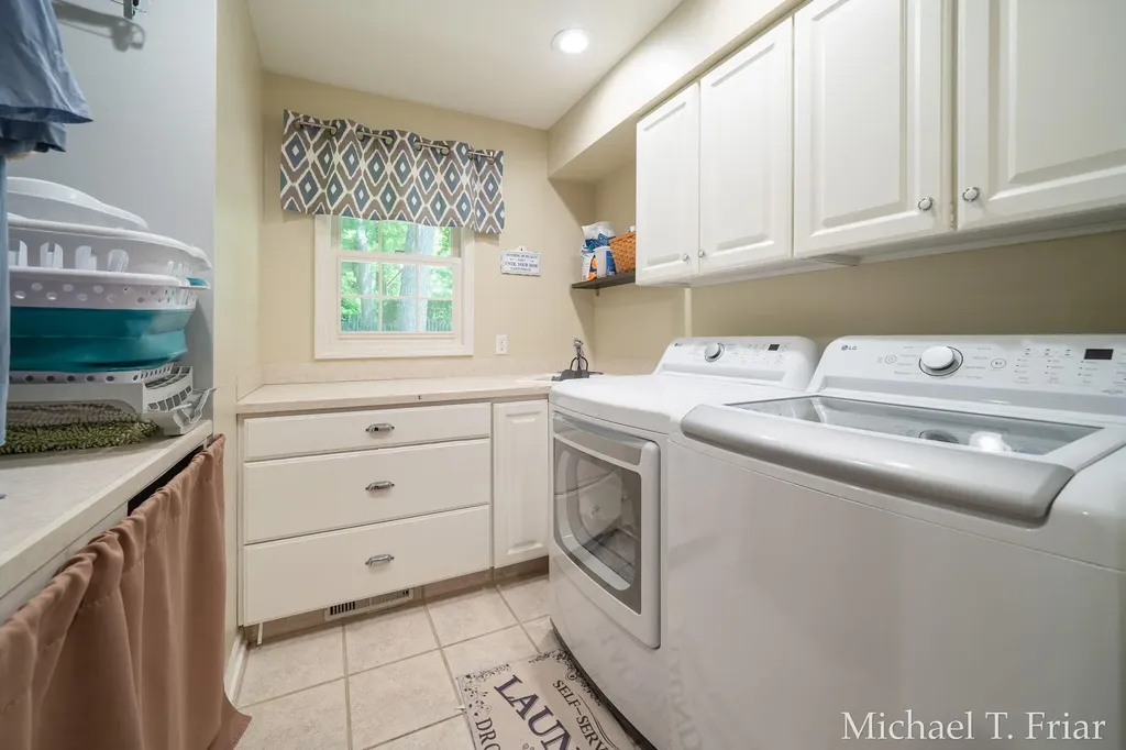 7421 Treeline Drive SE Cascade Charter Township MI 49546
