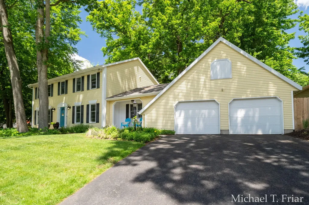 7421 Treeline Drive SE Cascade Charter Township MI 49546