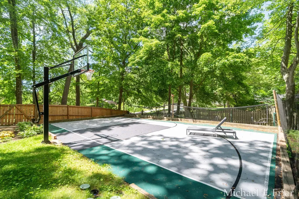 7421 Treeline Drive SE Cascade Charter Township MI 49546