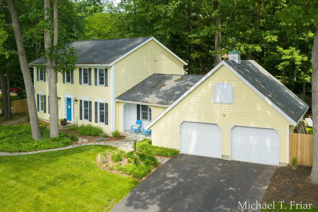 7421 Treeline Drive SE Cascade Charter Township MI 49546
