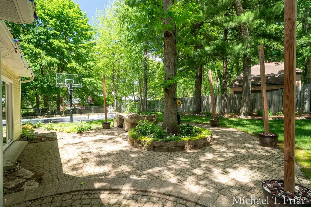 7421 Treeline Drive SE Cascade Charter Township MI 49546