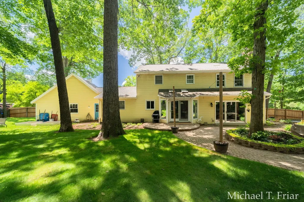 7421 Treeline Drive SE Cascade Charter Township MI 49546