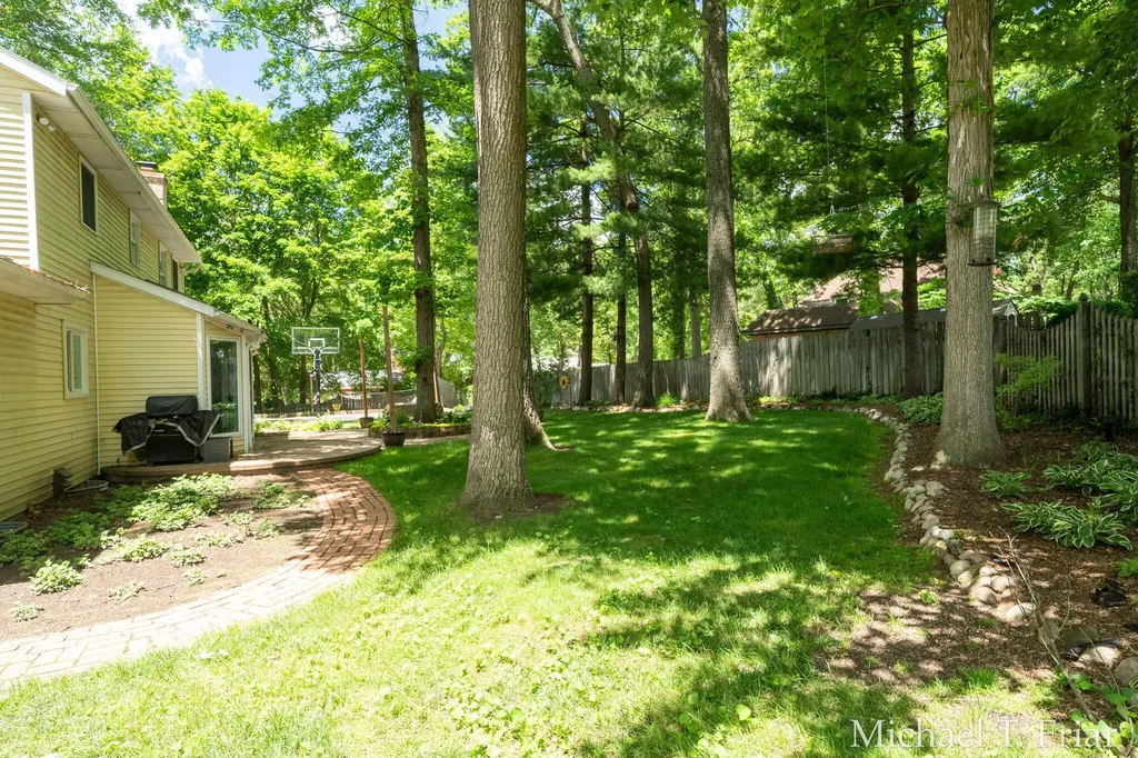 7421 Treeline Drive SE Cascade Charter Township MI 49546