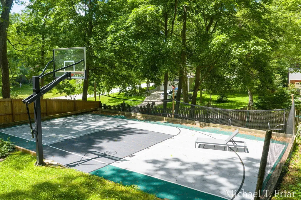 7421 Treeline Drive SE Cascade Charter Township MI 49546