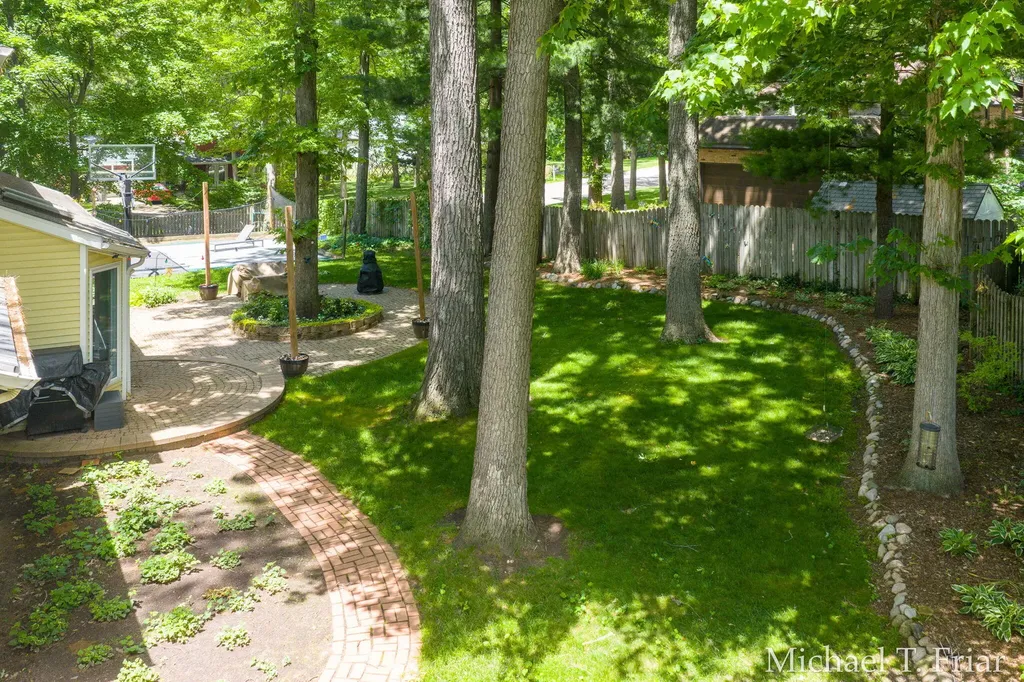 7421 Treeline Drive SE Cascade Charter Township MI 49546