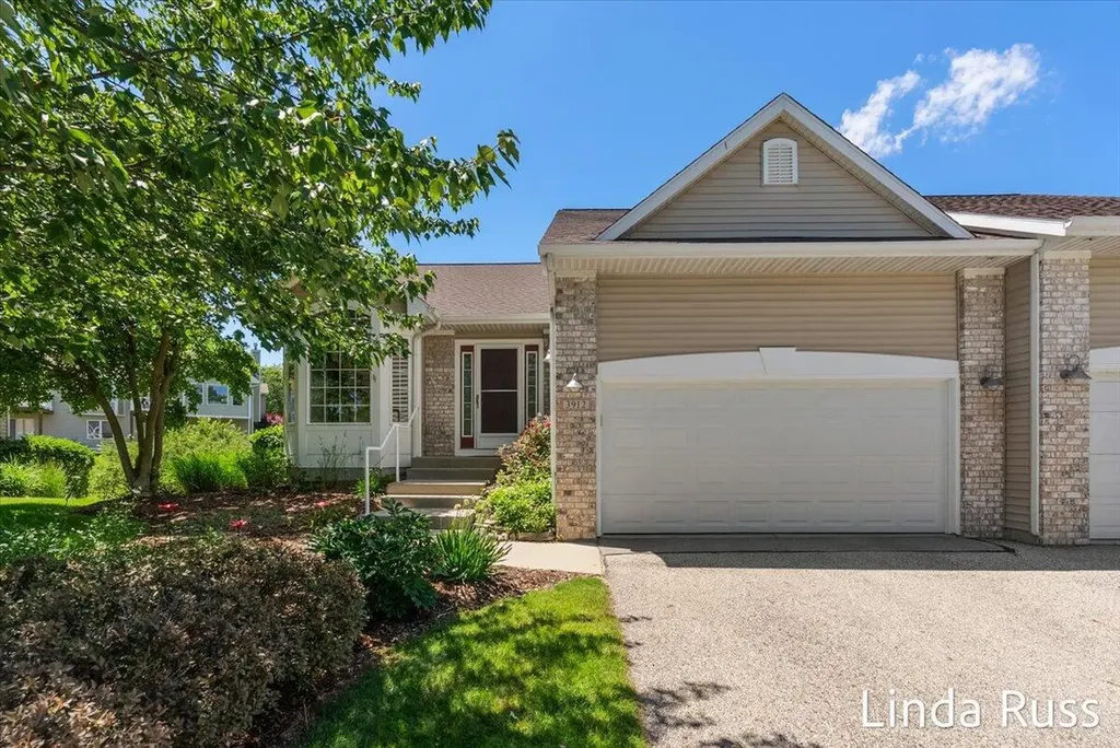 3912 Pemberton Drive SE Grand Rapids City MI 49508