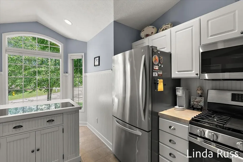 3912 Pemberton Drive SE Grand Rapids City MI 49508