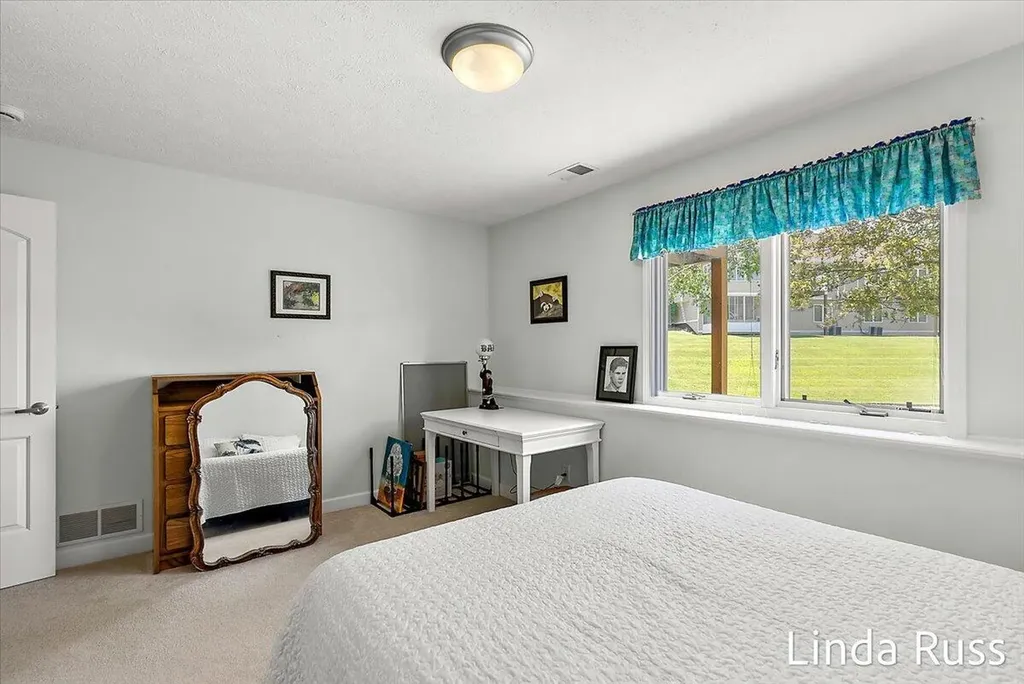 3912 Pemberton Drive SE Grand Rapids City MI 49508