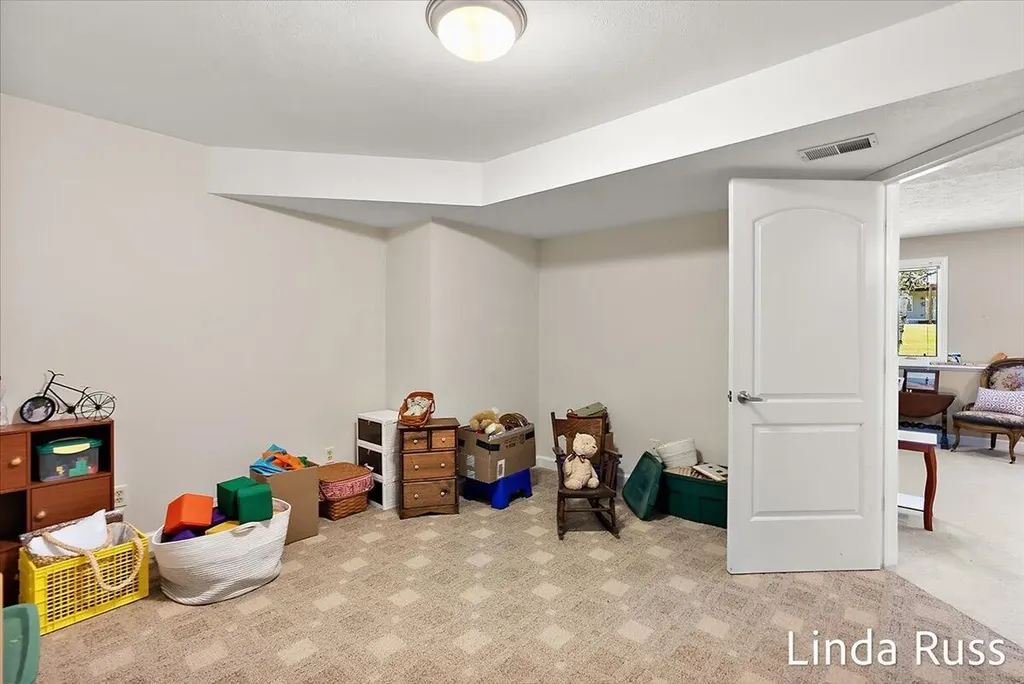 3912 Pemberton Drive SE Grand Rapids City MI 49508
