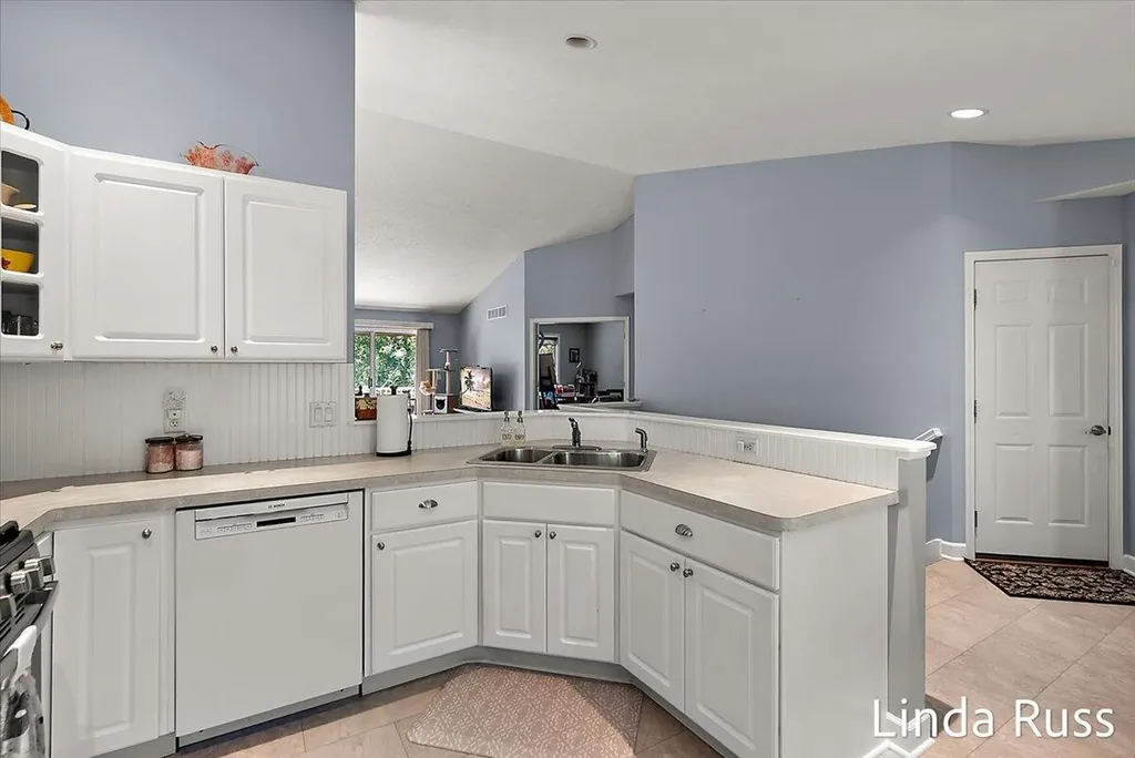 3912 Pemberton Drive SE Grand Rapids City MI 49508