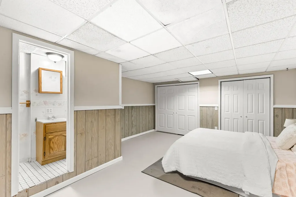 17097 Roosevelt Road Ferrysburg City MI 49456